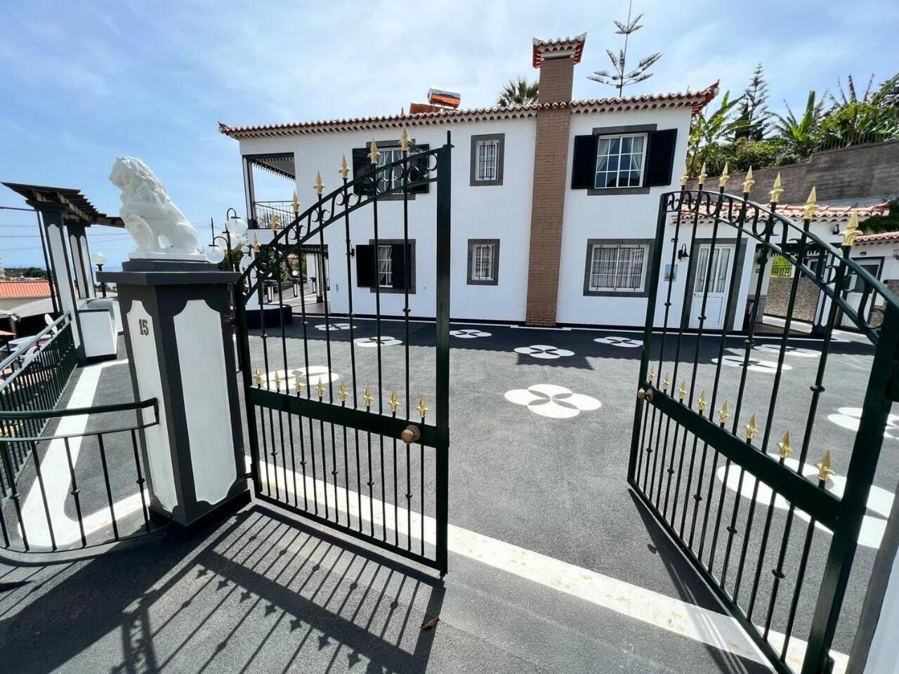 Comfortable 2-Bedroom Apartment For Relaxing Stays Funchal  Exterior photo